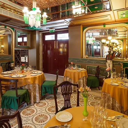 Hotel Stroganov &