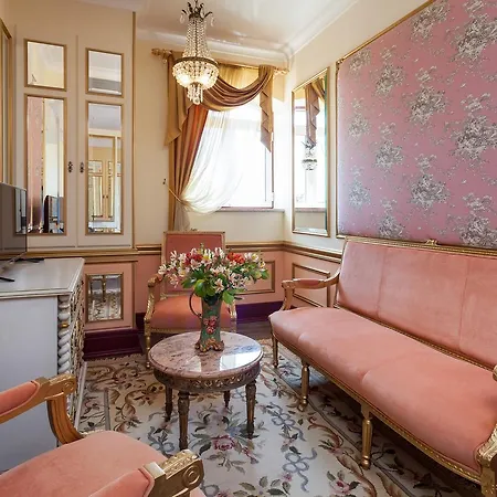 Hotel Stroganov &