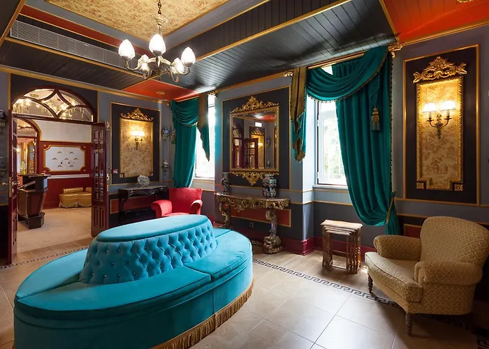 ホテル Stroganov & オリヴェイラ・ド・オスピタル