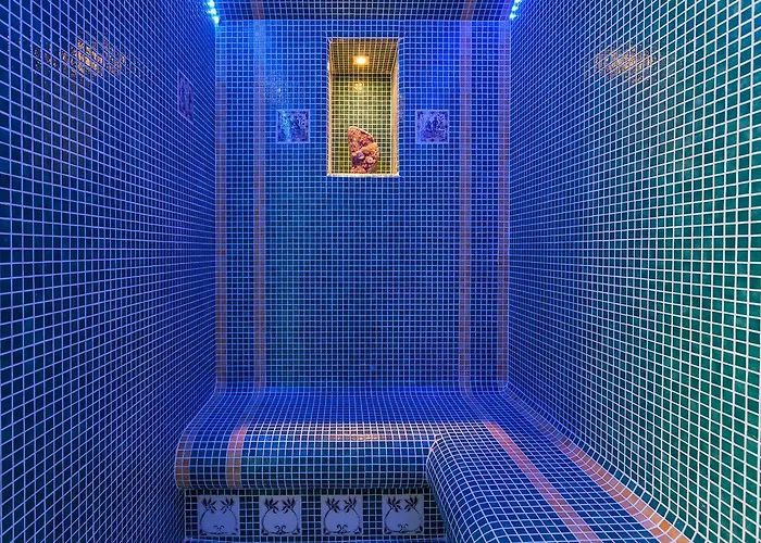 Stroganov & ホテル オリヴェイラ・ド・オスピタル