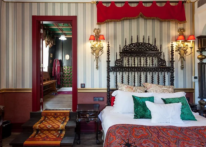 ホテル Stroganov & オリヴェイラ・ド・オスピタル