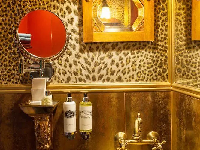 Stroganov & ホテル オリヴェイラ・ド・オスピタル