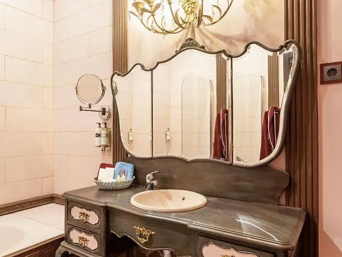 Stroganov & 5* オリヴェイラ・ド・オスピタル