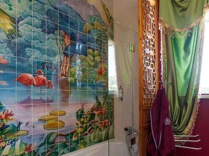 ホテル Stroganov & オリヴェイラ・ド・オスピタル